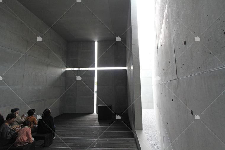 安藤忠雄的作品光之教堂複製品式由清水混凝土建造